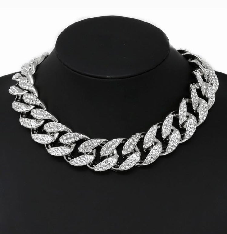 SILVER RHINESTONE ACRYLIC NECKLACE