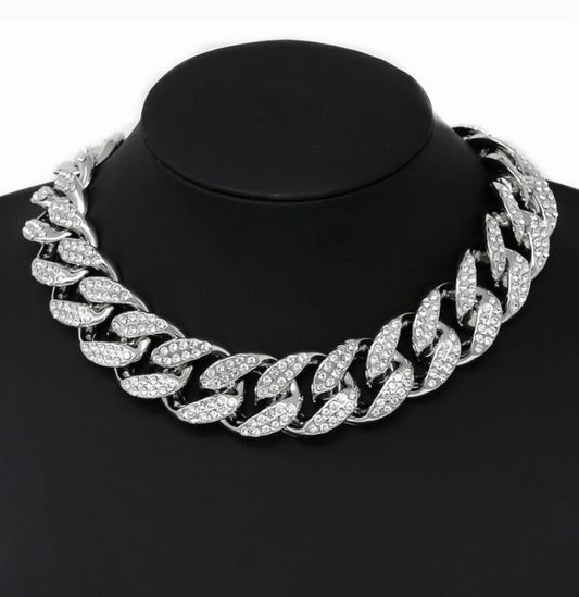 SILVER RHINESTONE ACRYLIC NECKLACE